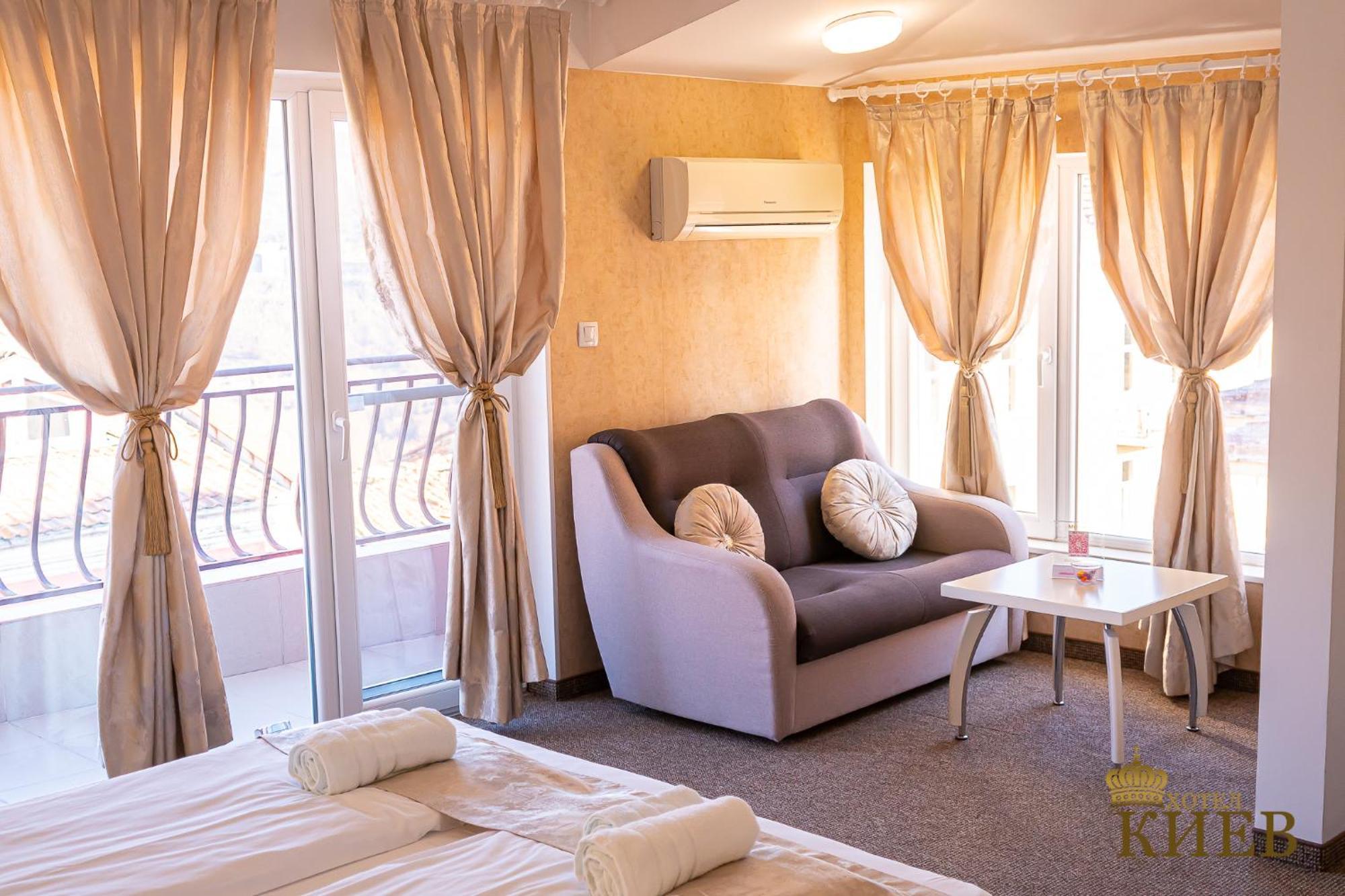 Hotel Kiev ヴェリコ・タルノヴォ エクステリア 写真
