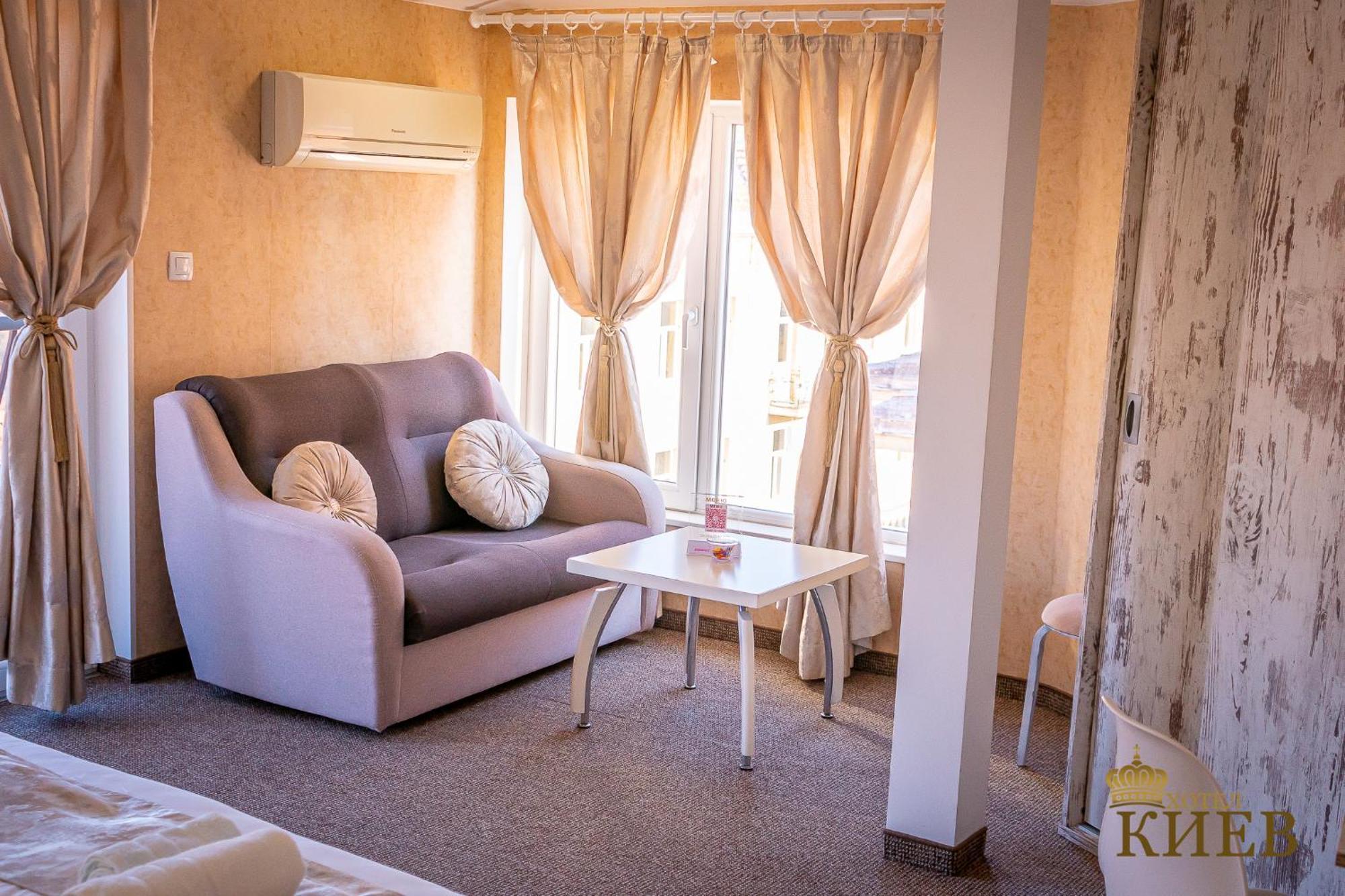 Hotel Kiev ヴェリコ・タルノヴォ エクステリア 写真